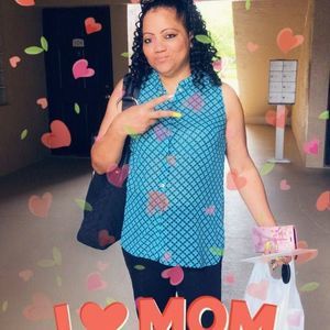 Meet your Posher, Yvette